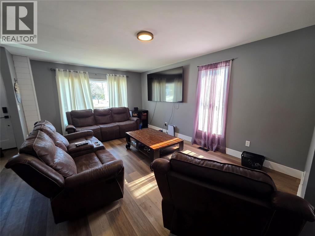 2565 Elizabeth Street, Oil Springs, Ontario  N0N 1P0 - Photo 4 - 25031658