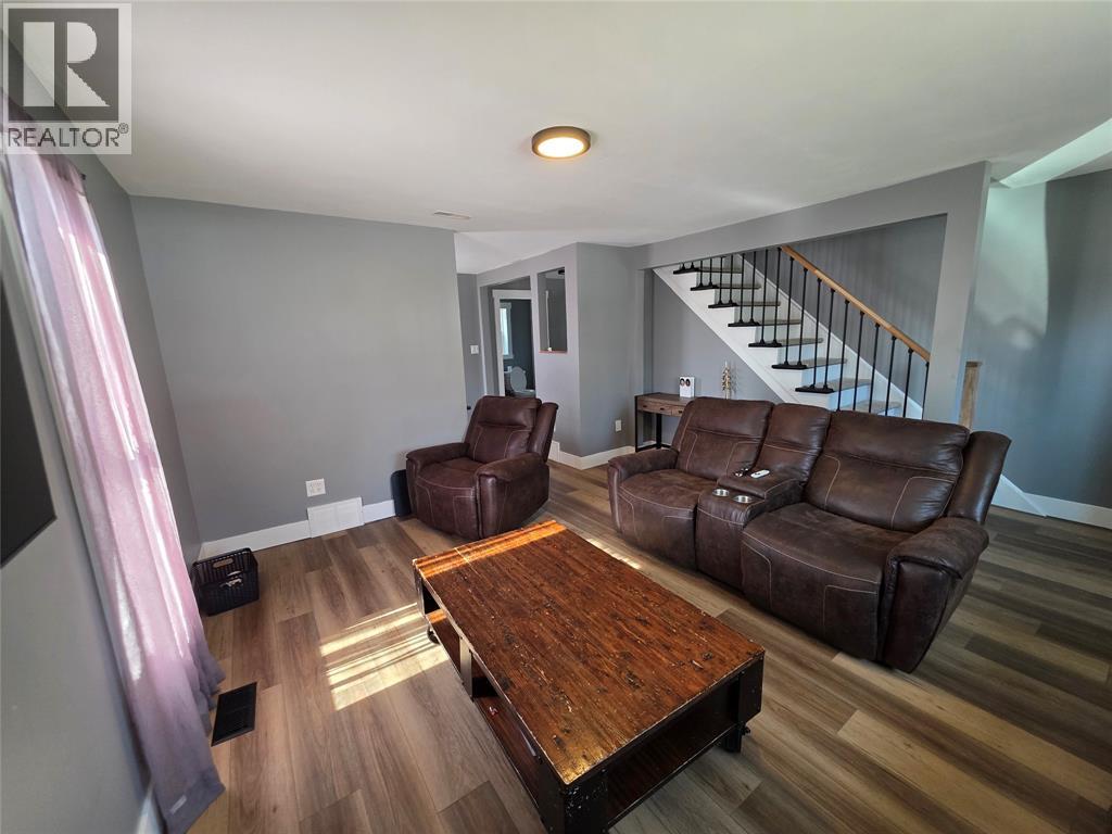 2565 Elizabeth Street, Oil Springs, Ontario  N0N 1P0 - Photo 5 - 25031658