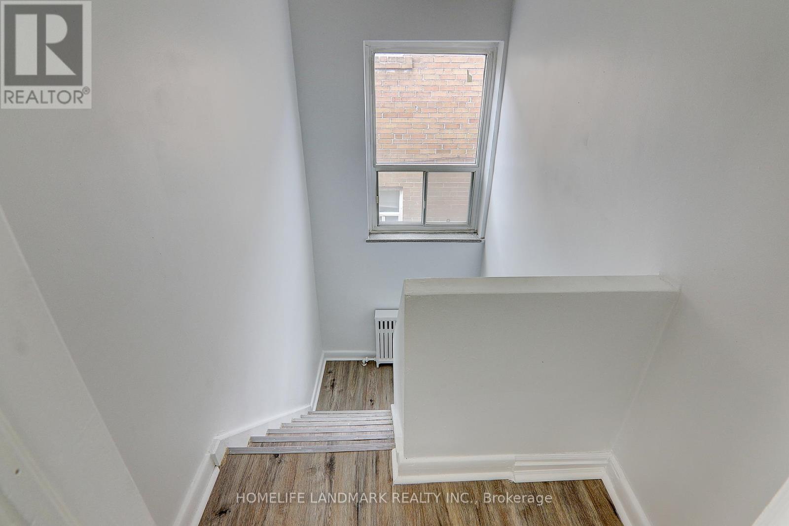 2(Upper - 8 Hanson Road, Toronto, Ontario  M6E 1T3 - Photo 16 - C12678468