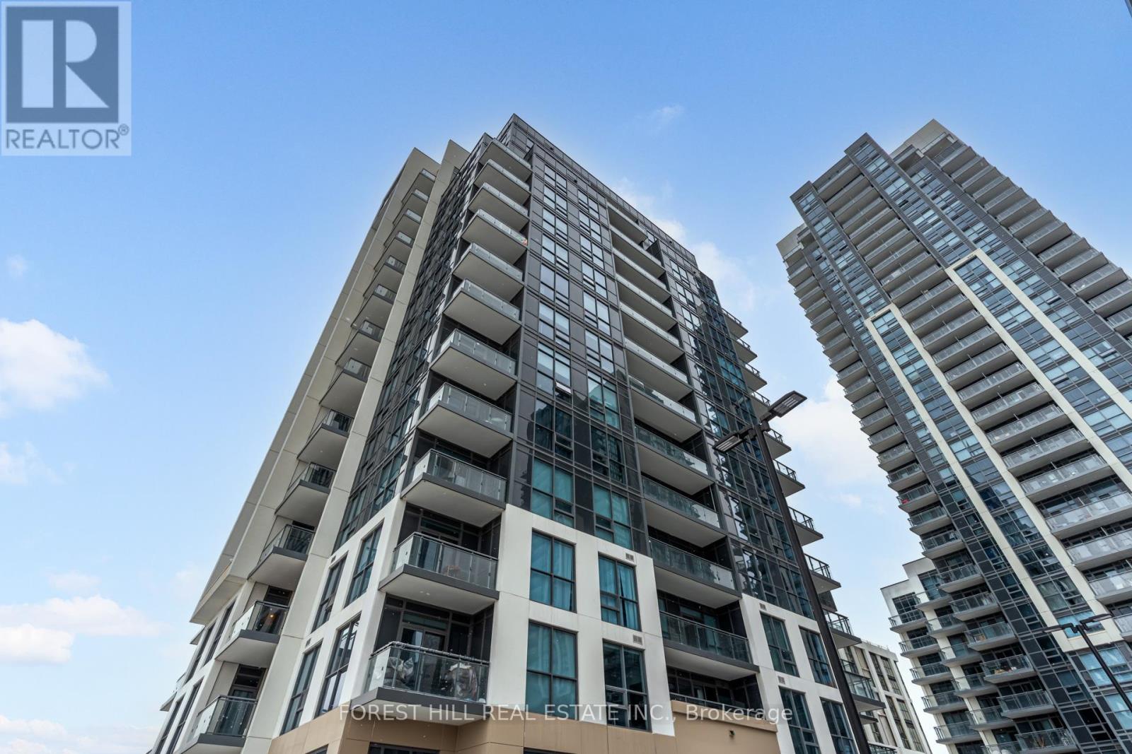 304 - 10 Meadowglen Place, Toronto, Ontario  M5G 0A8 - Photo 2 - E12678420