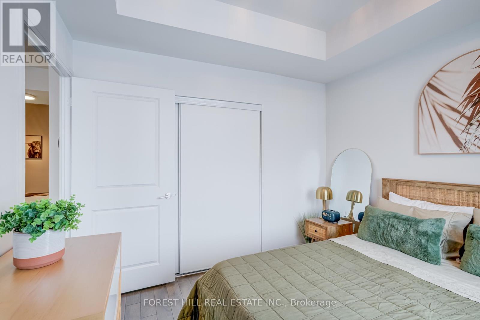 304 - 10 Meadowglen Place, Toronto, Ontario  M5G 0A8 - Photo 24 - E12678420