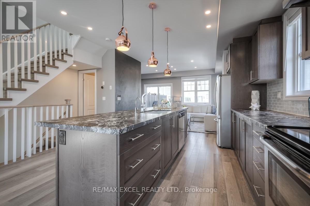 19 Boadway Crescent, Whitchurch-Stouffville, Ontario  L4A 1X9 - Photo 13 - N12678440