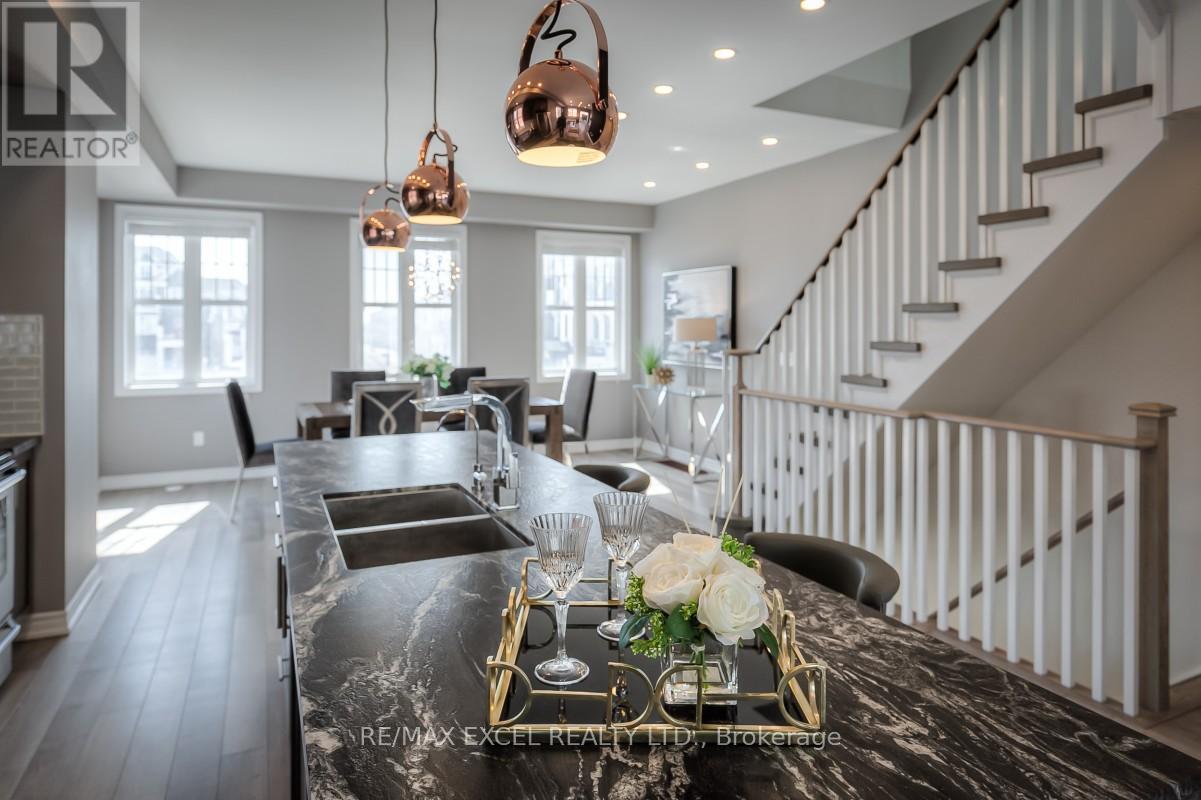 19 Boadway Crescent, Whitchurch-Stouffville, Ontario  L4A 1X9 - Photo 14 - N12678440