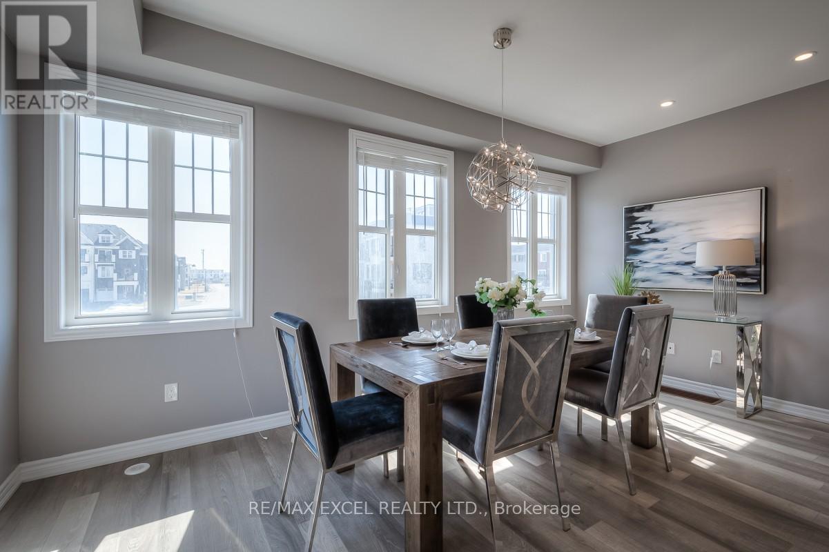 19 Boadway Crescent, Whitchurch-Stouffville, Ontario  L4A 1X9 - Photo 17 - N12678440