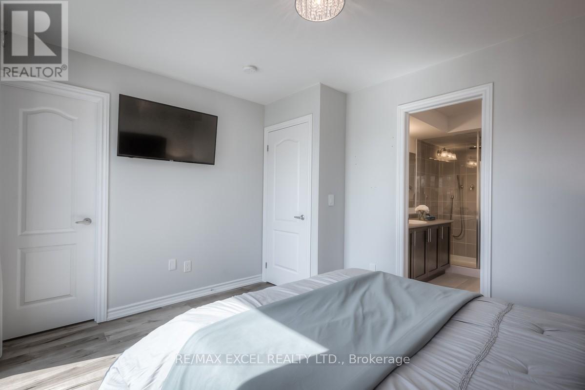 19 Boadway Crescent, Whitchurch-Stouffville, Ontario  L4A 1X9 - Photo 26 - N12678440