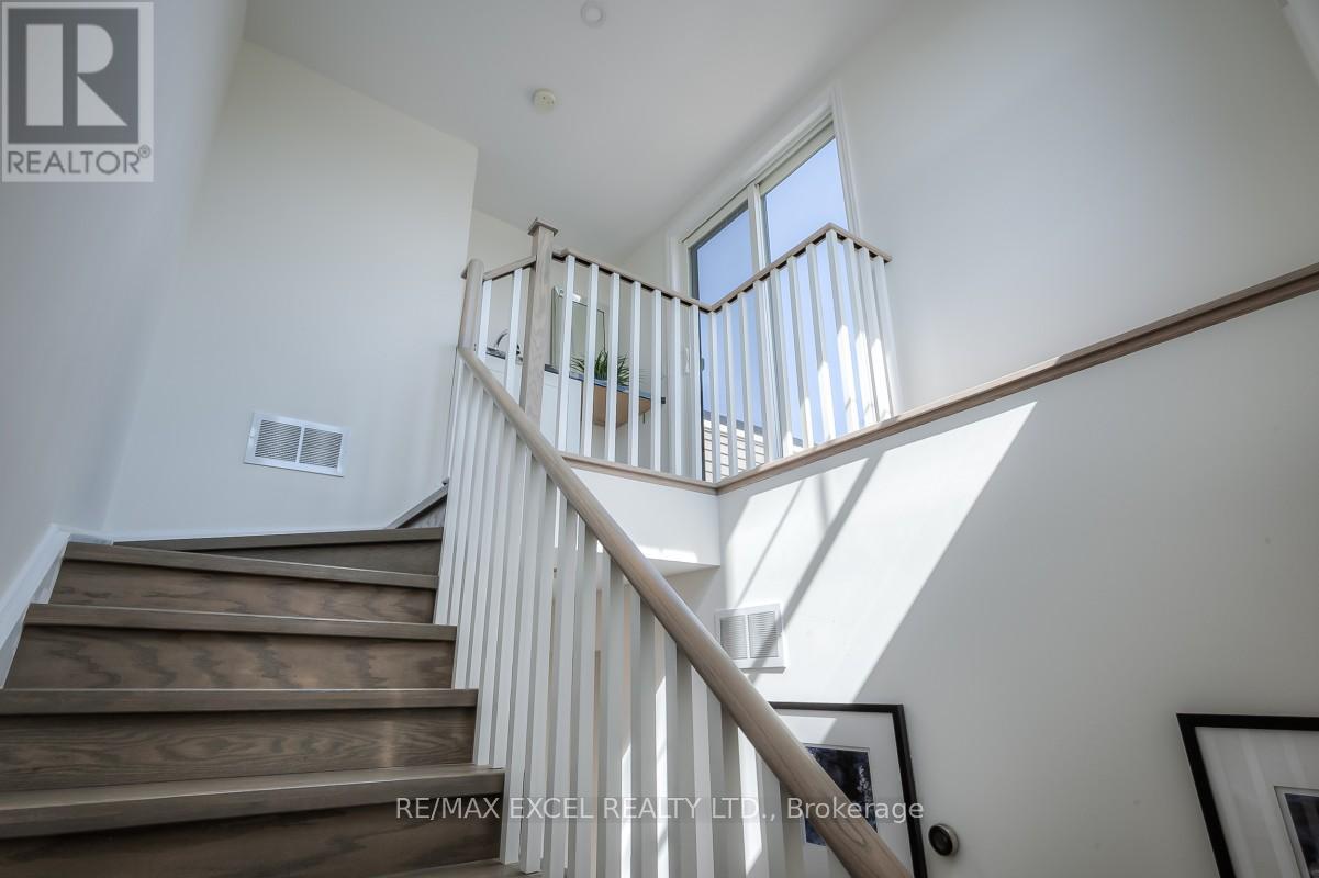 19 Boadway Crescent, Whitchurch-Stouffville, Ontario  L4A 1X9 - Photo 35 - N12678440