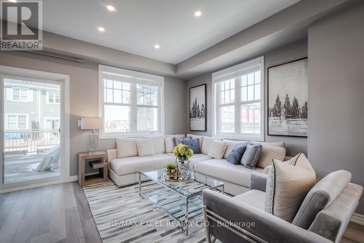 19 Boadway Crescent, Whitchurch-Stouffville, Ontario  L4A 1X9 - Photo 5 - N12678440