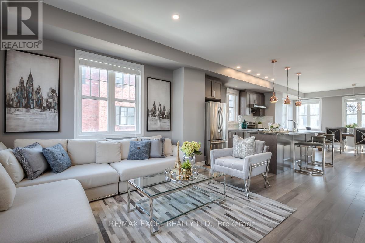 19 Boadway Crescent, Whitchurch-Stouffville, Ontario  L4A 1X9 - Photo 6 - N12678440