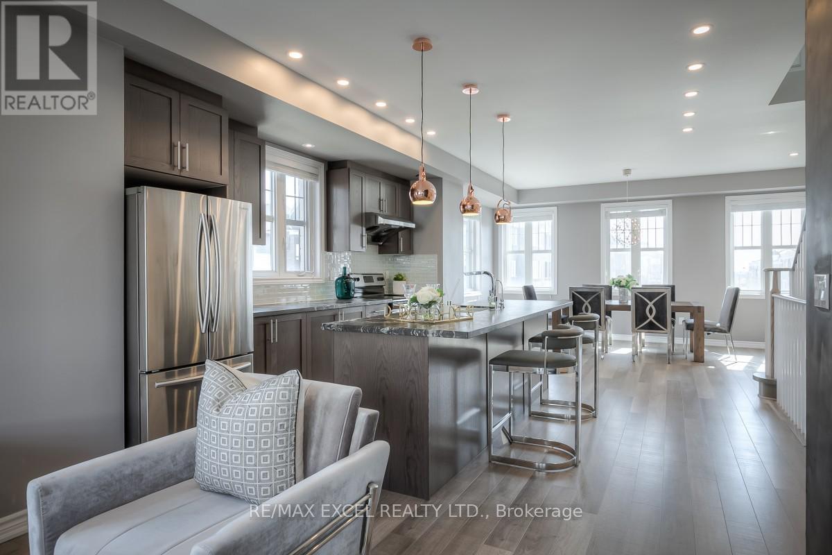 19 Boadway Crescent, Whitchurch-Stouffville, Ontario  L4A 1X9 - Photo 8 - N12678440