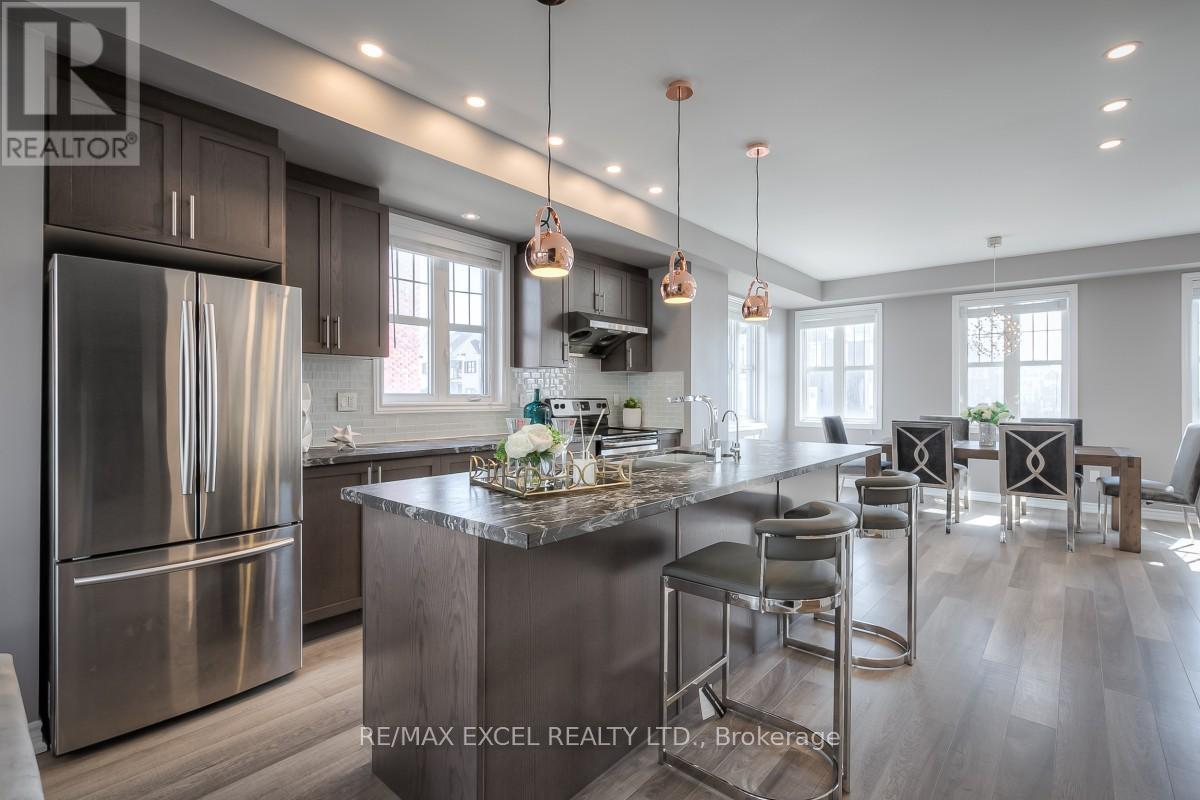 19 Boadway Crescent, Whitchurch-Stouffville, Ontario  L4A 1X9 - Photo 9 - N12678440