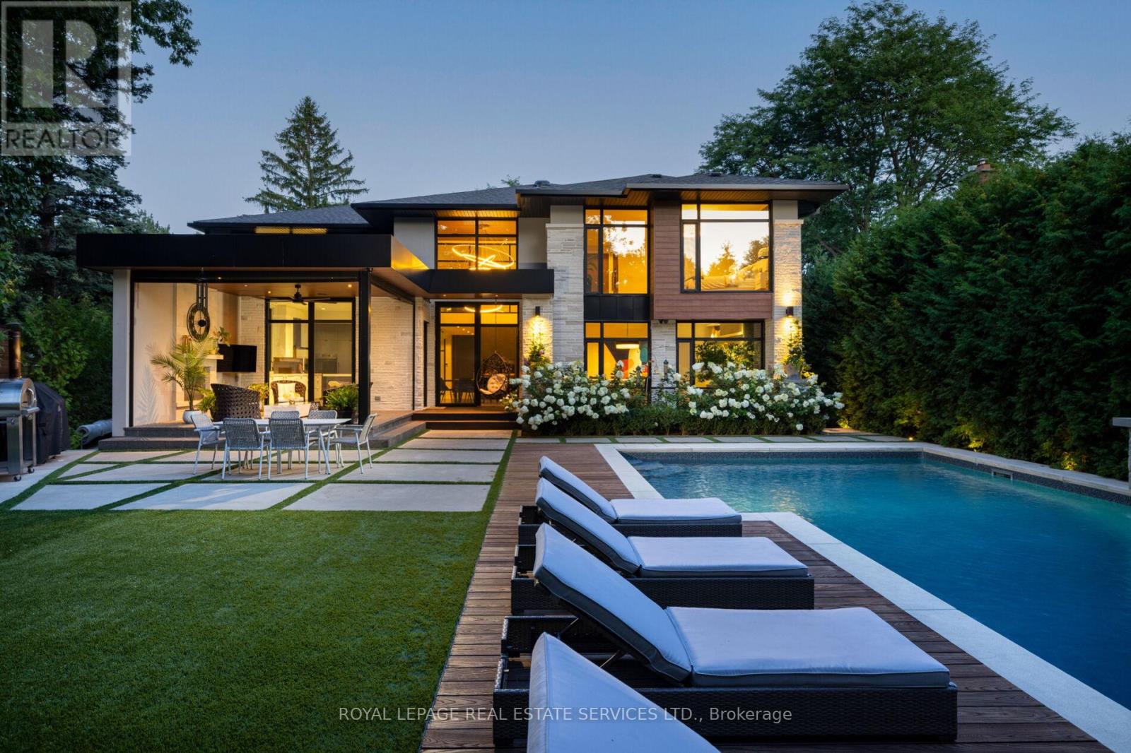 1471 Rogerswood Court, Mississauga, Ontario  L5J 1R7 - Photo 2 - W12678320