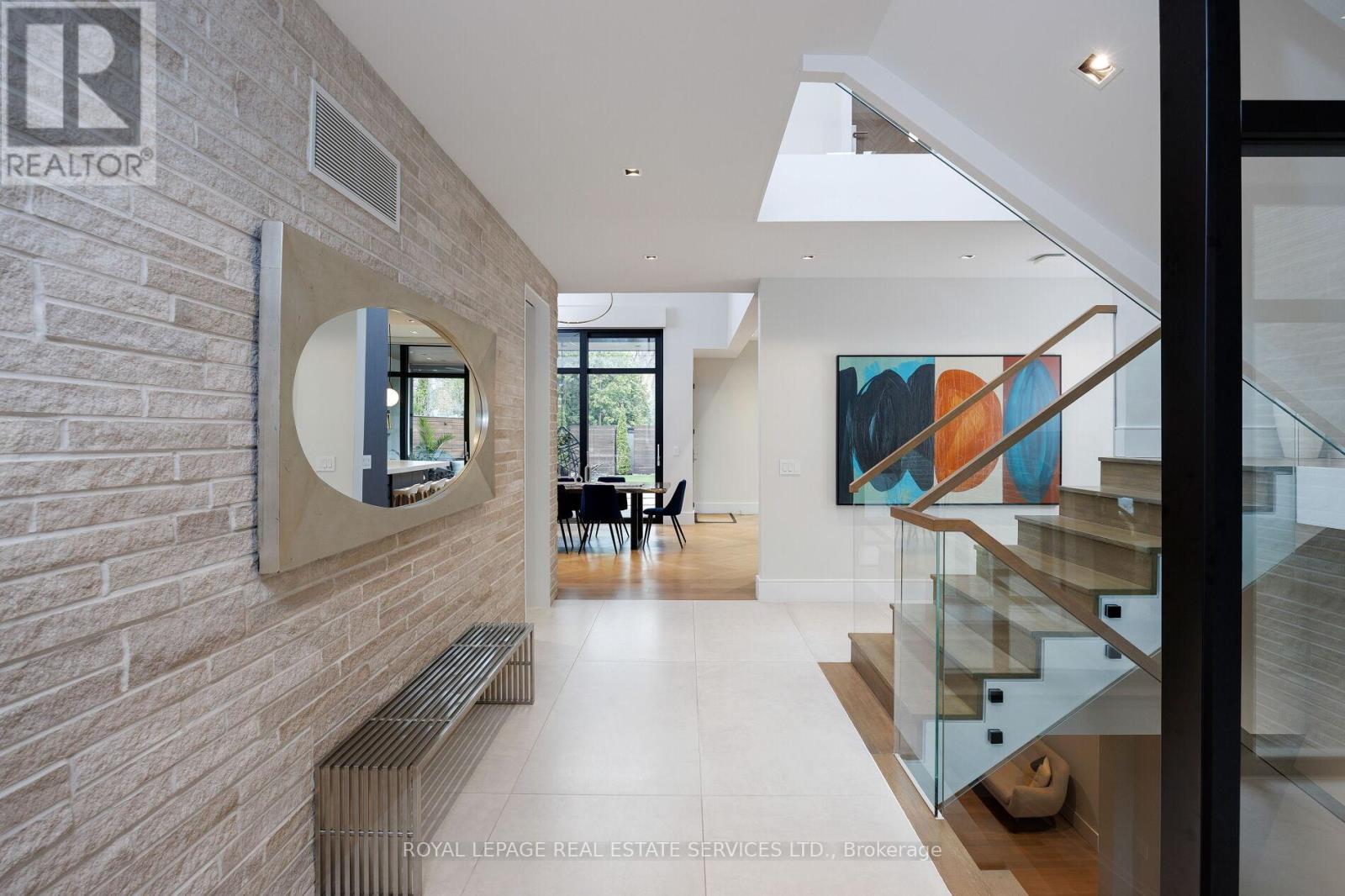 1471 Rogerswood Court, Mississauga, Ontario  L5J 1R7 - Photo 8 - W12678320