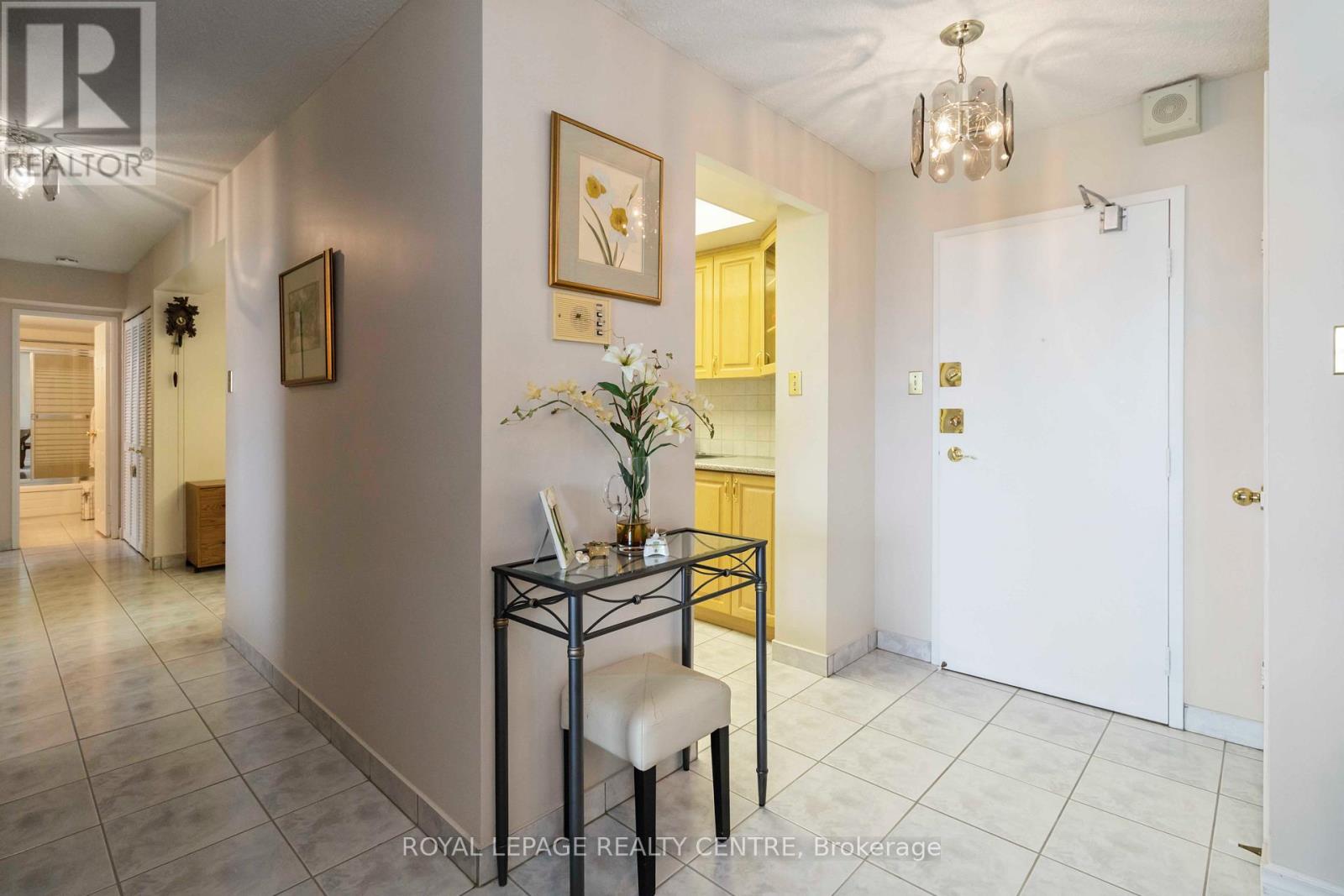 1808 - 3100 Kirwin Avenue, Mississauga, Ontario L5A 3S6 - Photo 4 - W12678348