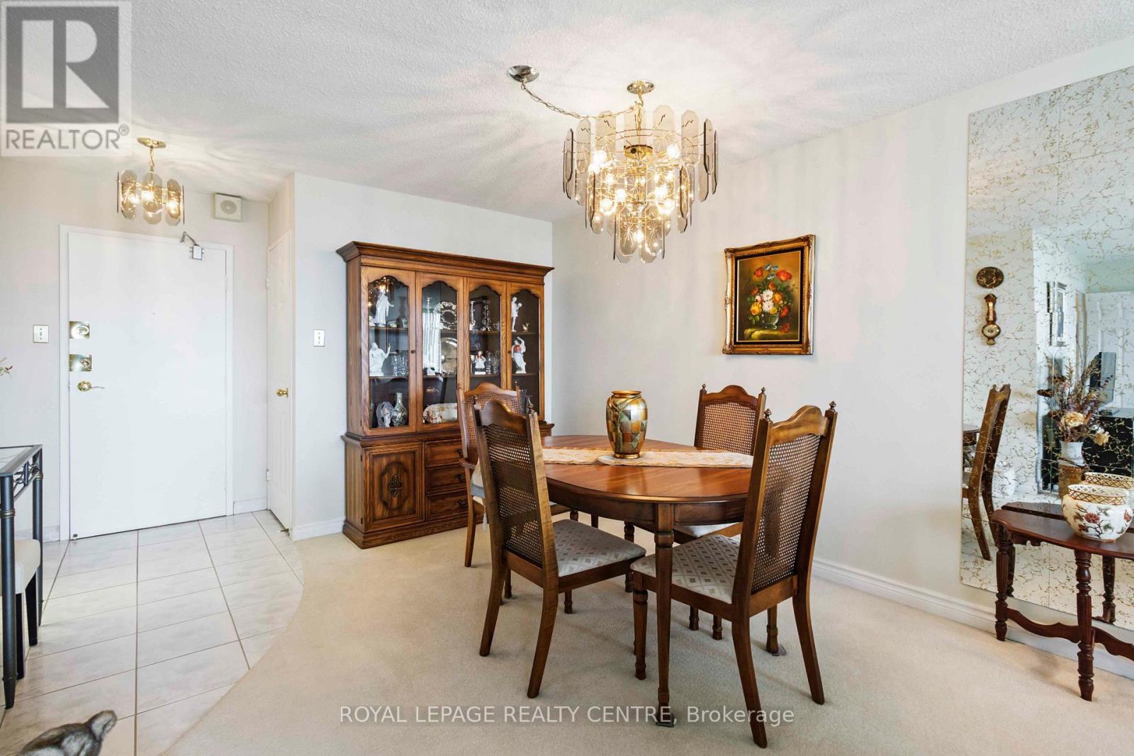 1808 - 3100 Kirwin Avenue, Mississauga, Ontario L5A 3S6 - Photo 5 - W12678348