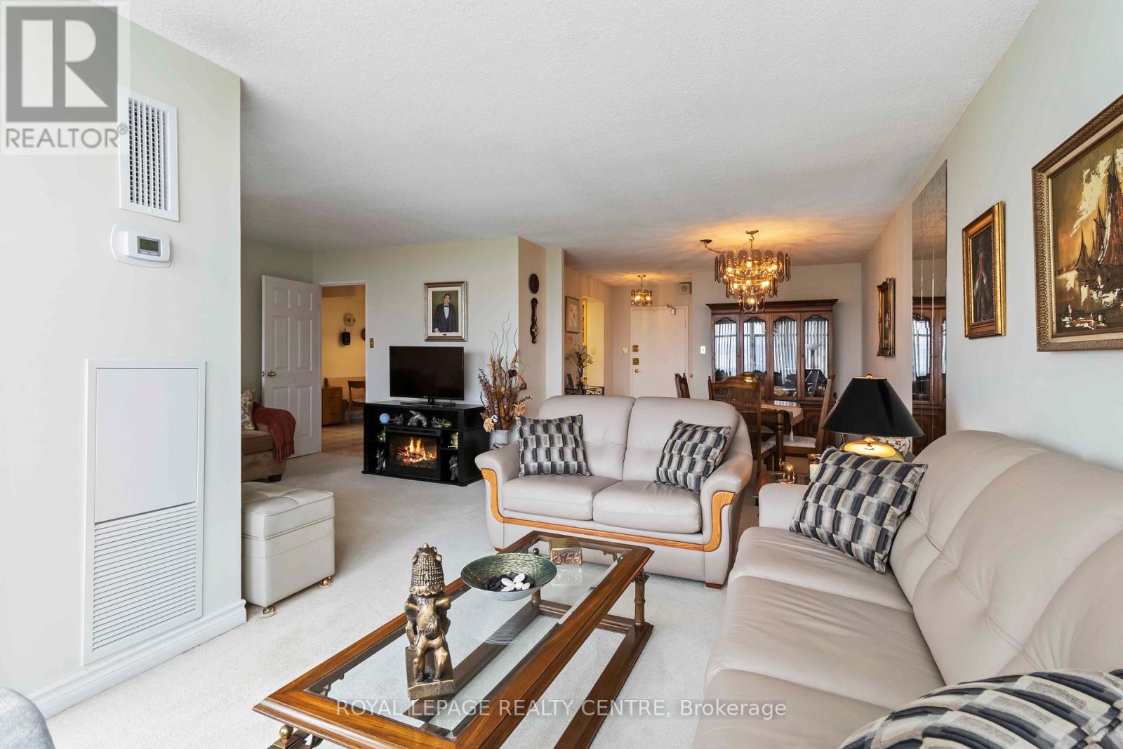 1808 - 3100 Kirwin Avenue, Mississauga, Ontario L5A 3S6 - Photo 9 - W12678348