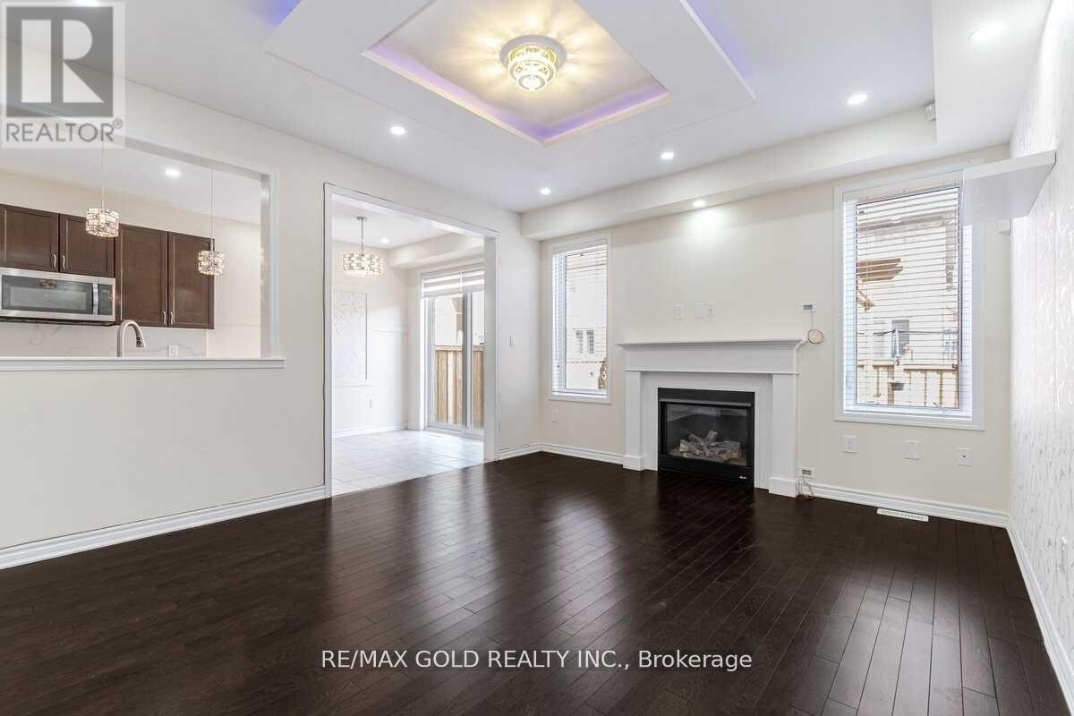 31 Troyer Street, Brampton, Ontario  L7A 4T3 - Photo 4 - W12678444