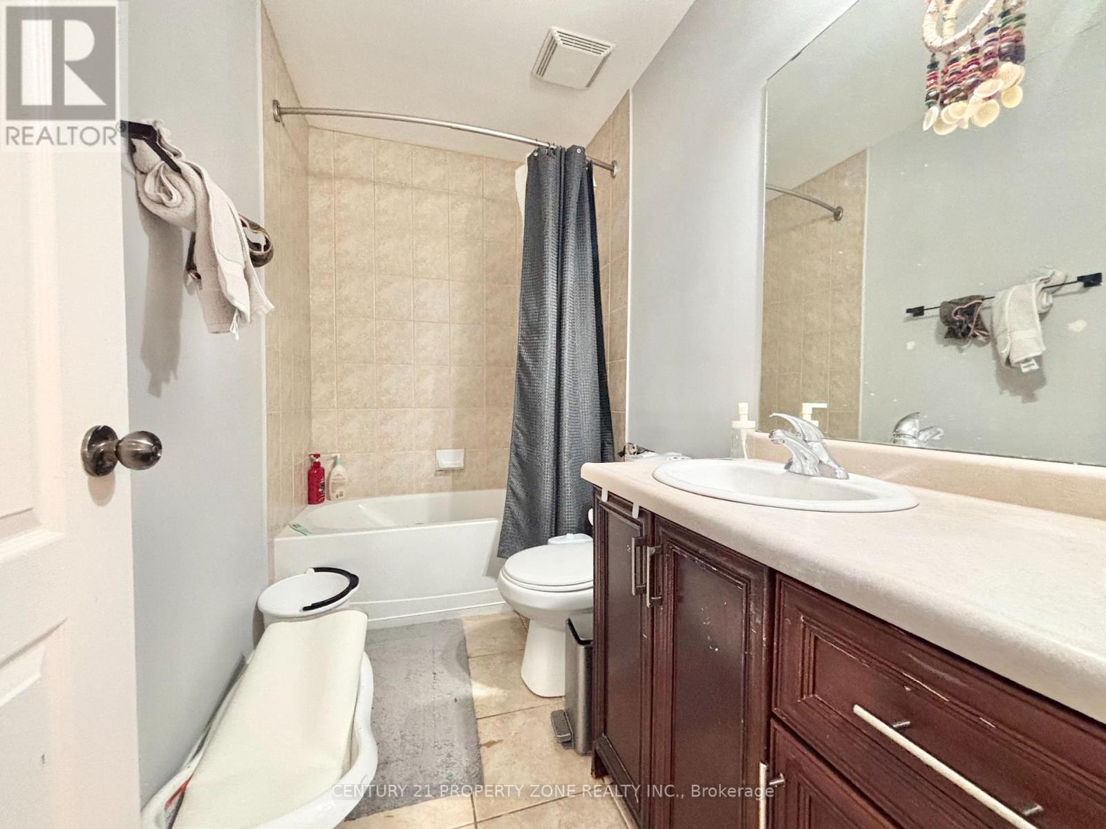 7 Marina Point Crescent, Hamilton, Ontario  L8E 0A4 - Photo 13 - X12678472