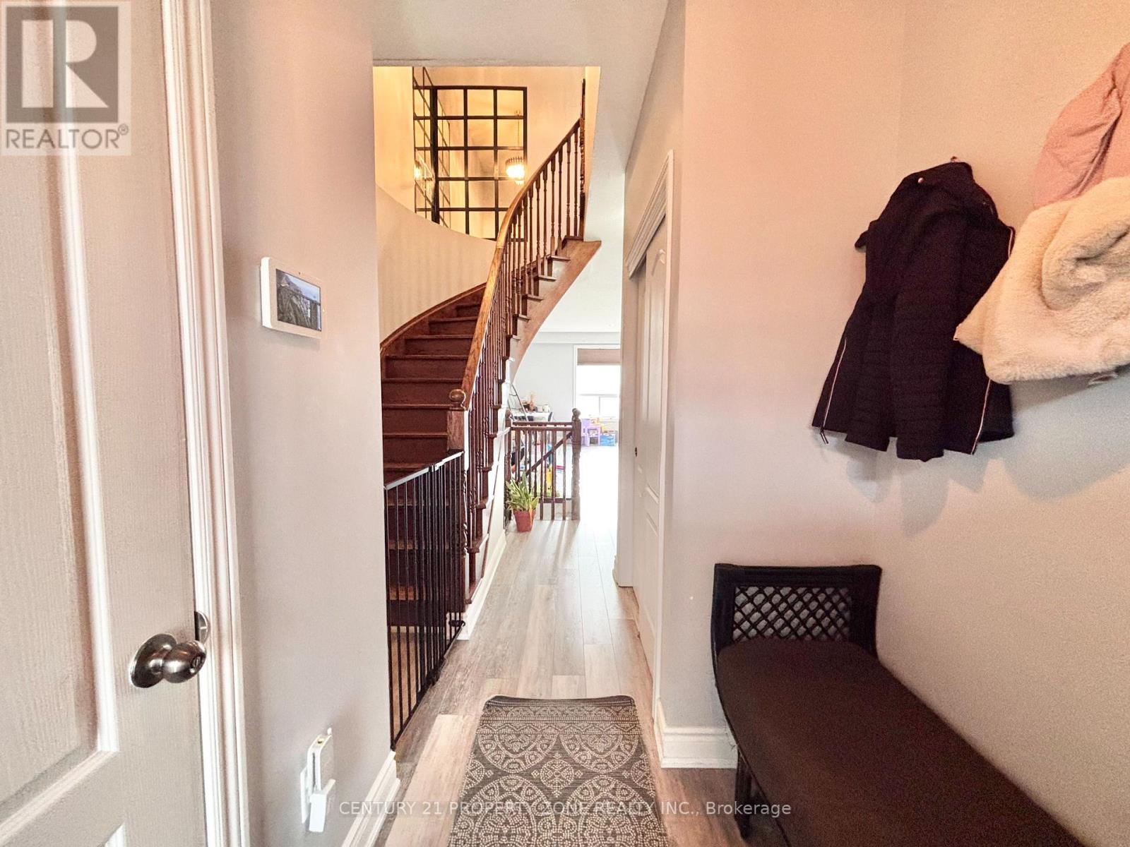 7 Marina Point Crescent, Hamilton, Ontario  L8E 0A4 - Photo 15 - X12678472