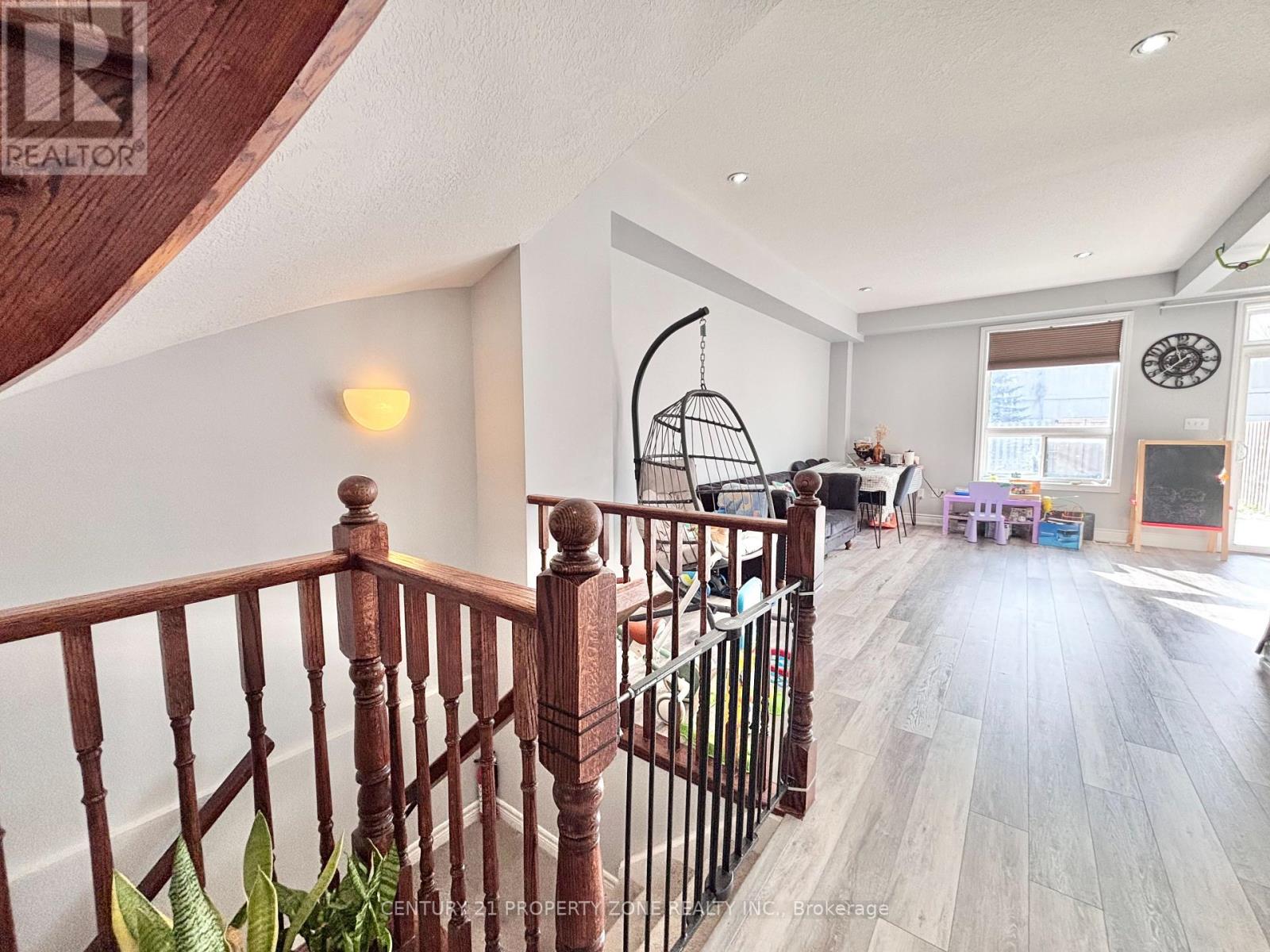 7 Marina Point Crescent, Hamilton, Ontario  L8E 0A4 - Photo 16 - X12678472