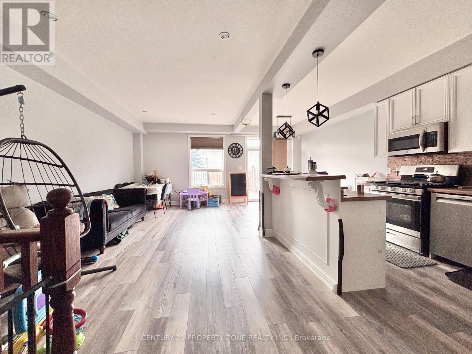 7 Marina Point Crescent, Hamilton, Ontario  L8E 0A4 - Photo 6 - X12678472