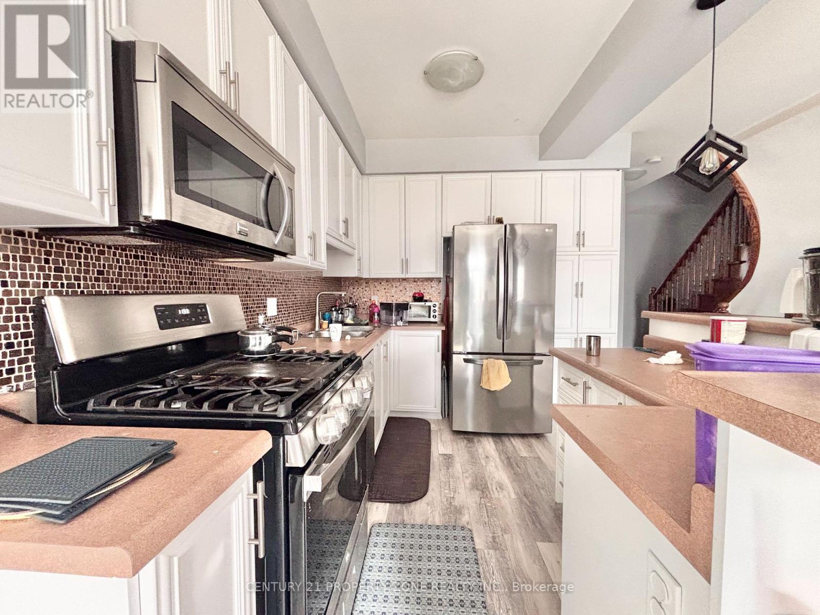 7 Marina Point Crescent, Hamilton, Ontario  L8E 0A4 - Photo 8 - X12678472