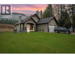 892 Waterloo Road, castlegar, British Columbia