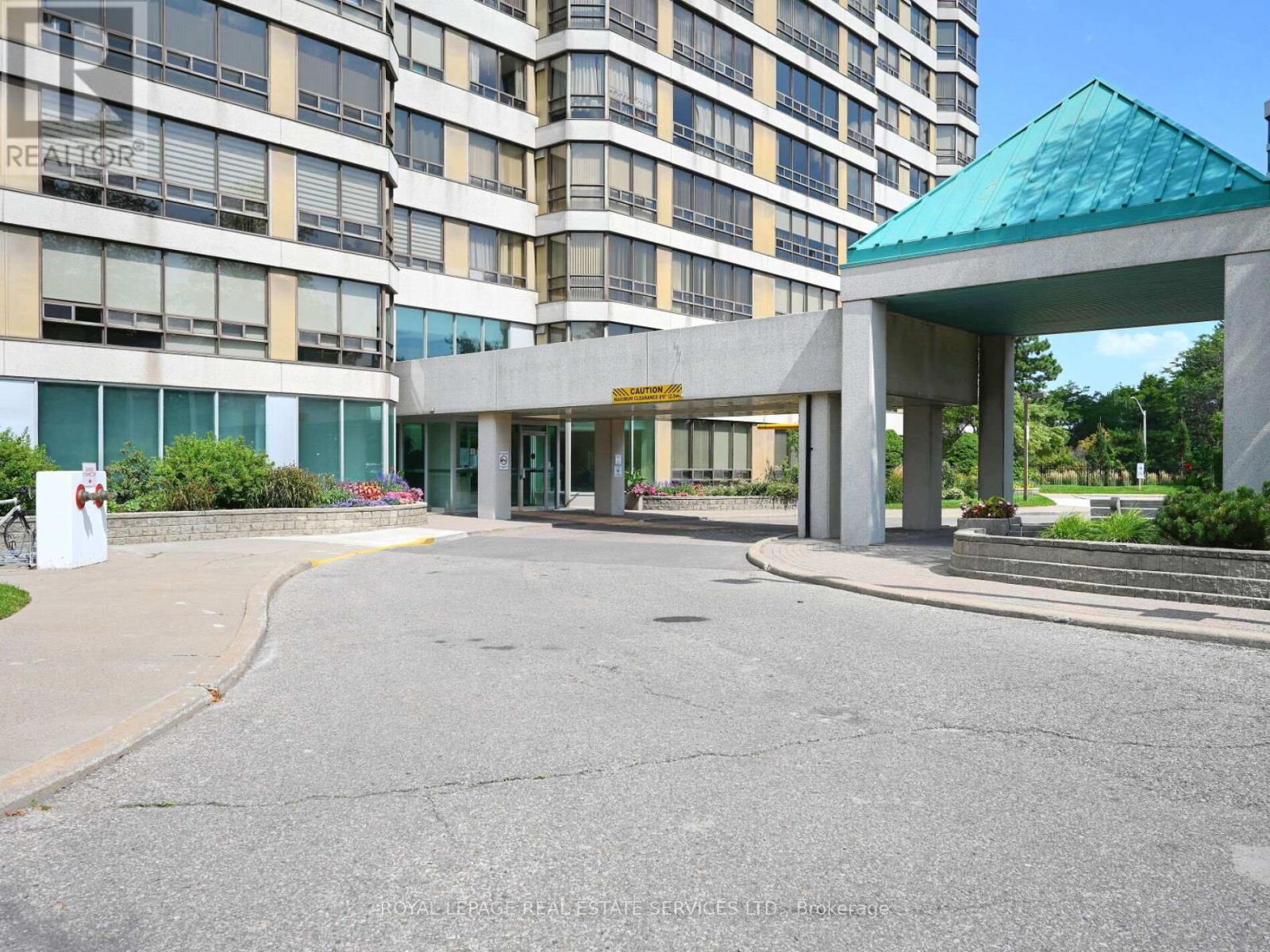 512 - 310 Mill Street S, Brampton, Ontario  L6Y 3B1 - Photo 5 - W12465021