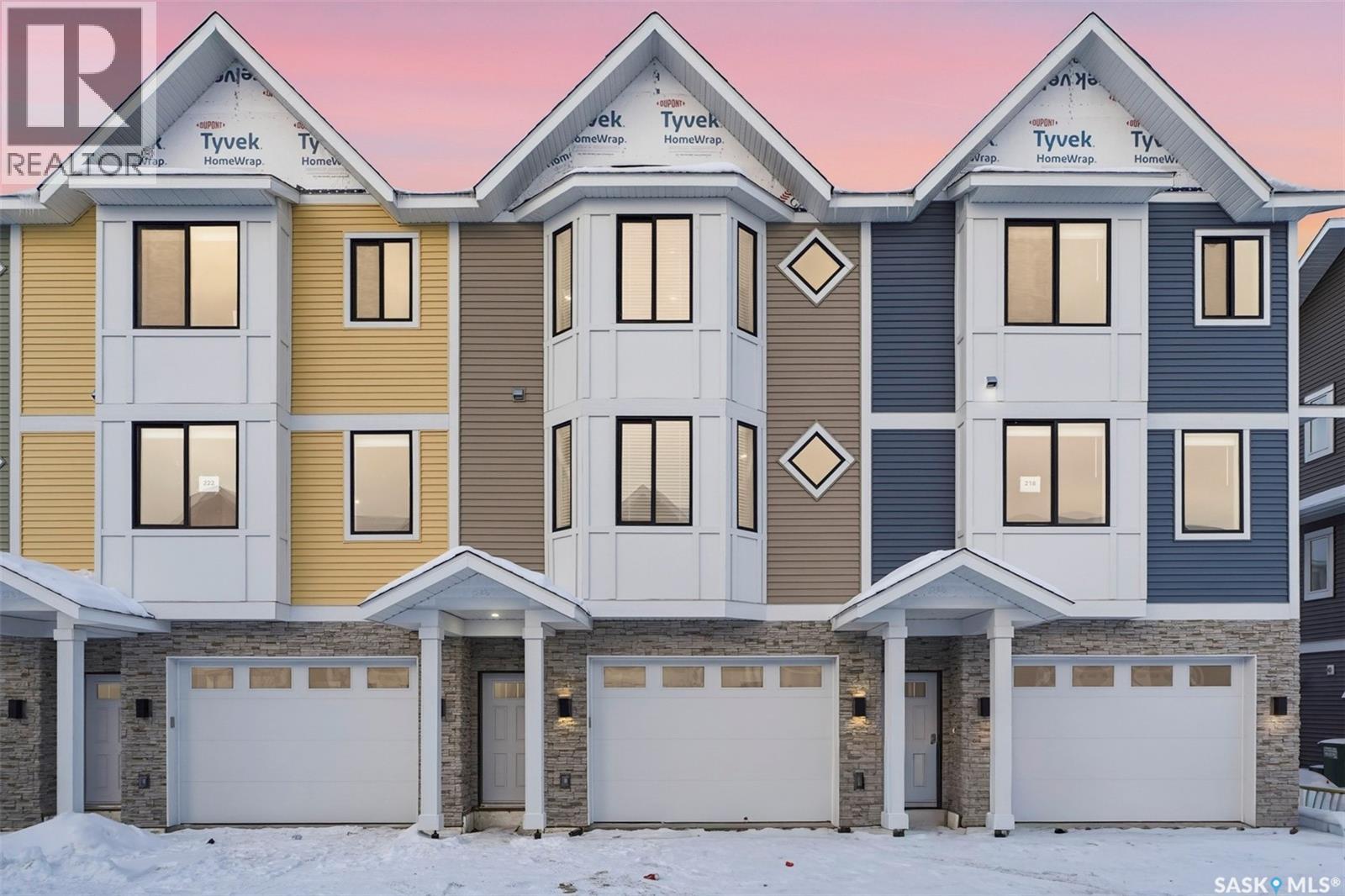 220 3220 11th Street W, Saskatoon, Saskatchewan  S7M 5M4 - Photo 1 - SK022421