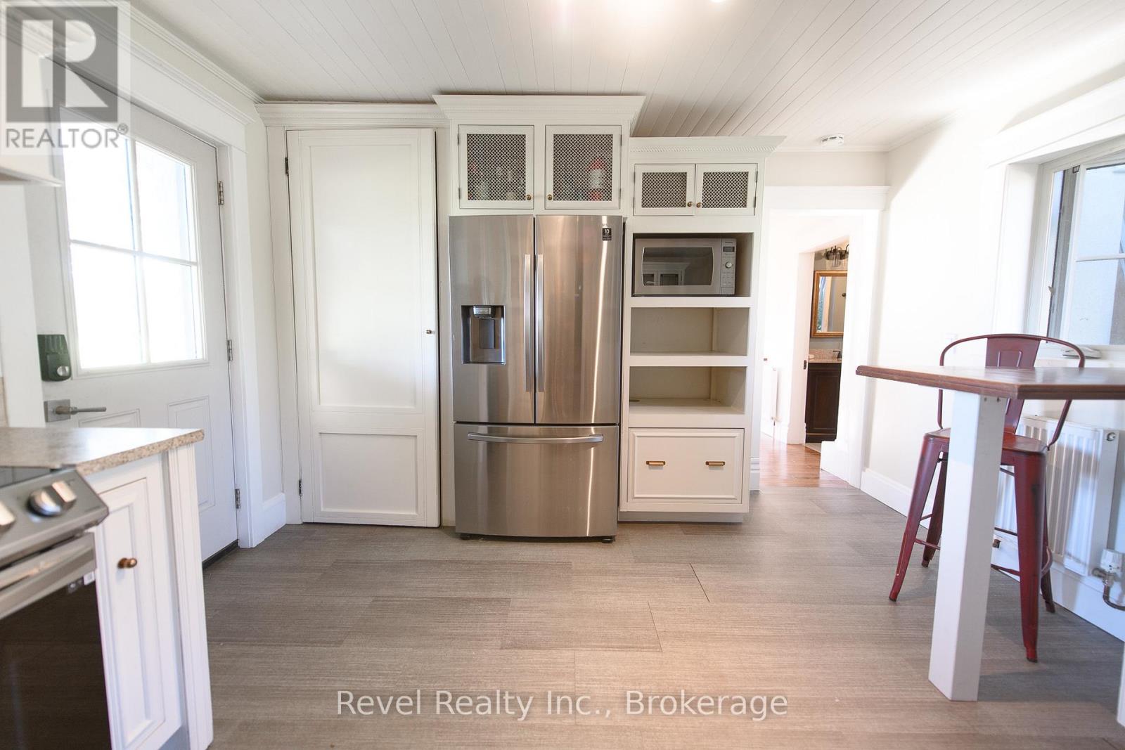 6905 Regent Street, Clearview, Ontario  L9Y 3Z1 - Photo 4 - S12444190