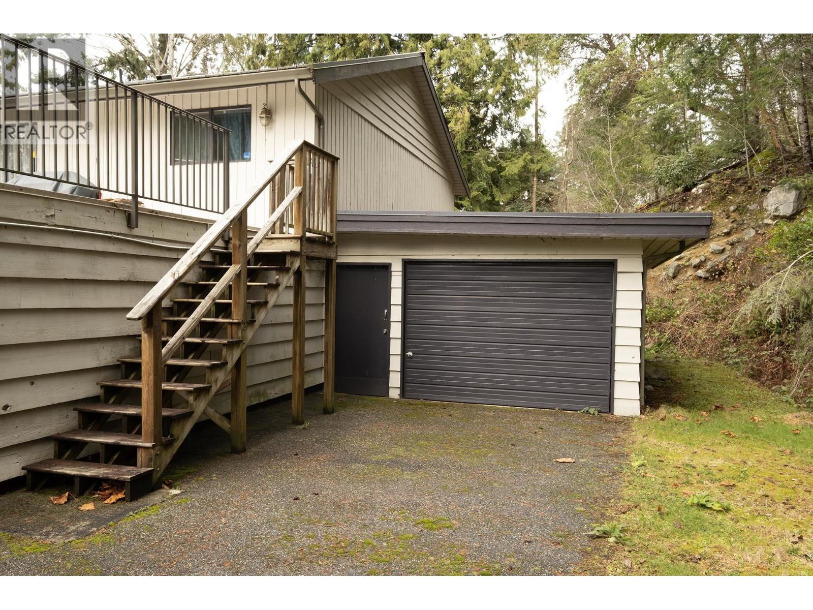 12870 Dogwood Drive, Pender Harbour, British Columbia  V0N 2H1 - Photo 36 - R3077569