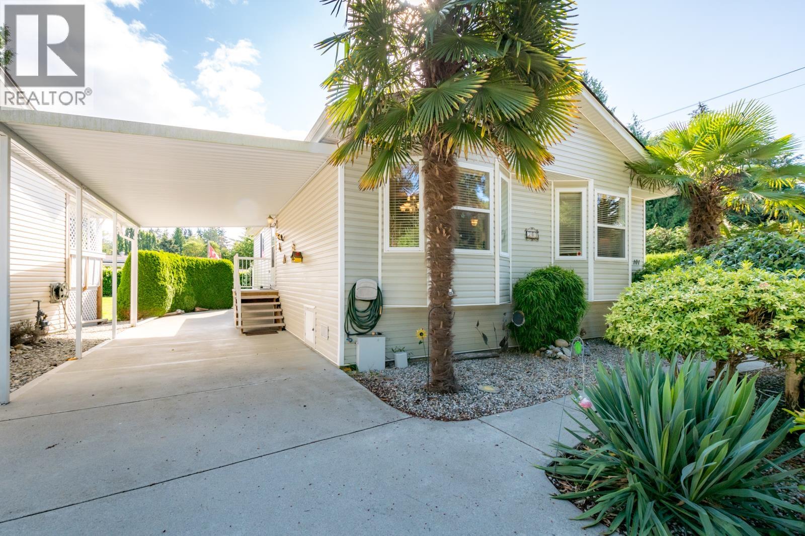 101 4510 SUNSHINE COAST HIGHWAY, Sechelt, British Columbia