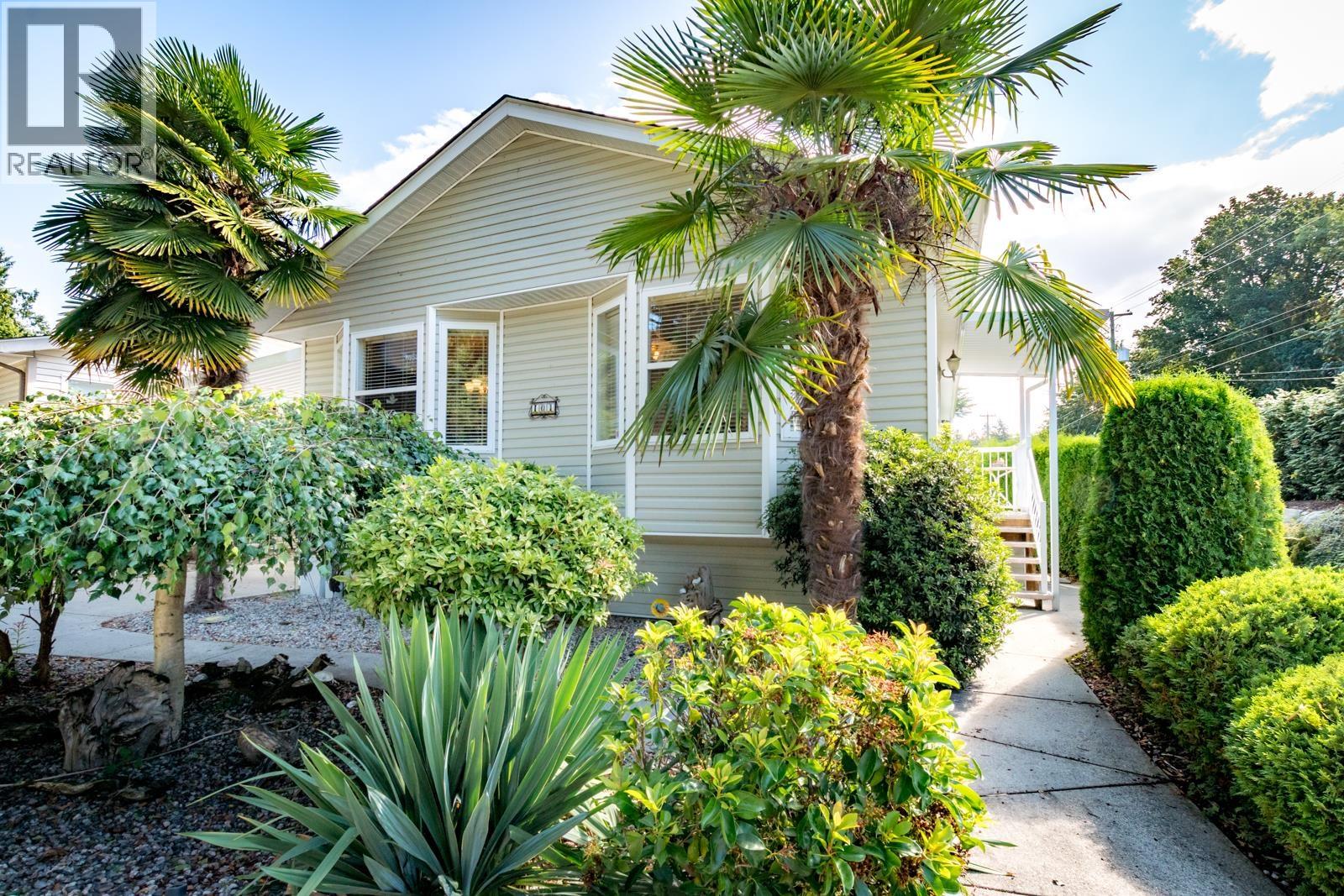 101 4510 Sunshine Coast Highway, Sechelt, British Columbia  V7Z 0T5 - Photo 2 - R3077586