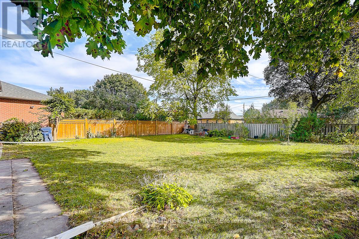 181 Searle Avenue, Toronto, Ontario  M3H 4B5 - Photo 3 - C12678522