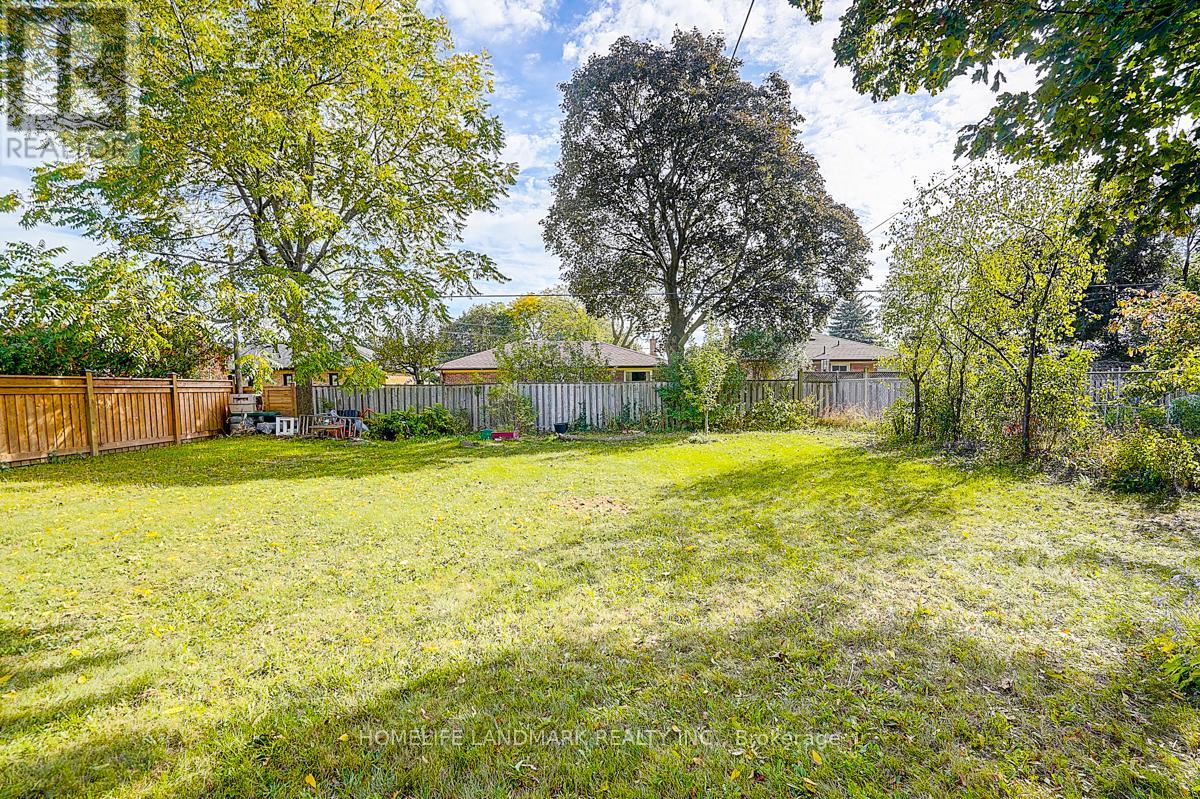 181 Searle Avenue, Toronto, Ontario  M3H 4B5 - Photo 4 - C12678522