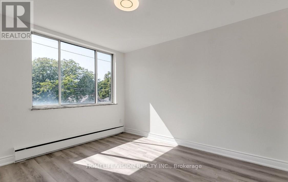 12 - 18 Kenrae Road, Toronto, Ontario  M4G 1Y1 - Photo 3 - C12678528