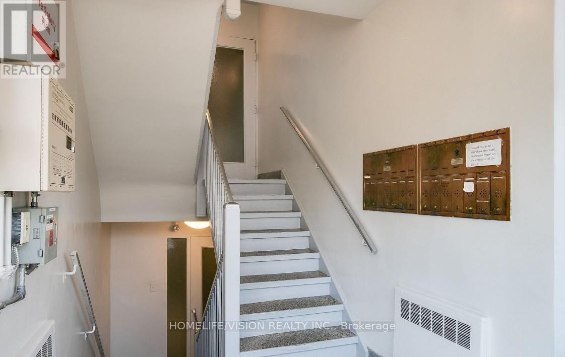 12 - 18 Kenrae Road, Toronto, Ontario  M4G 1Y1 - Photo 4 - C12678528