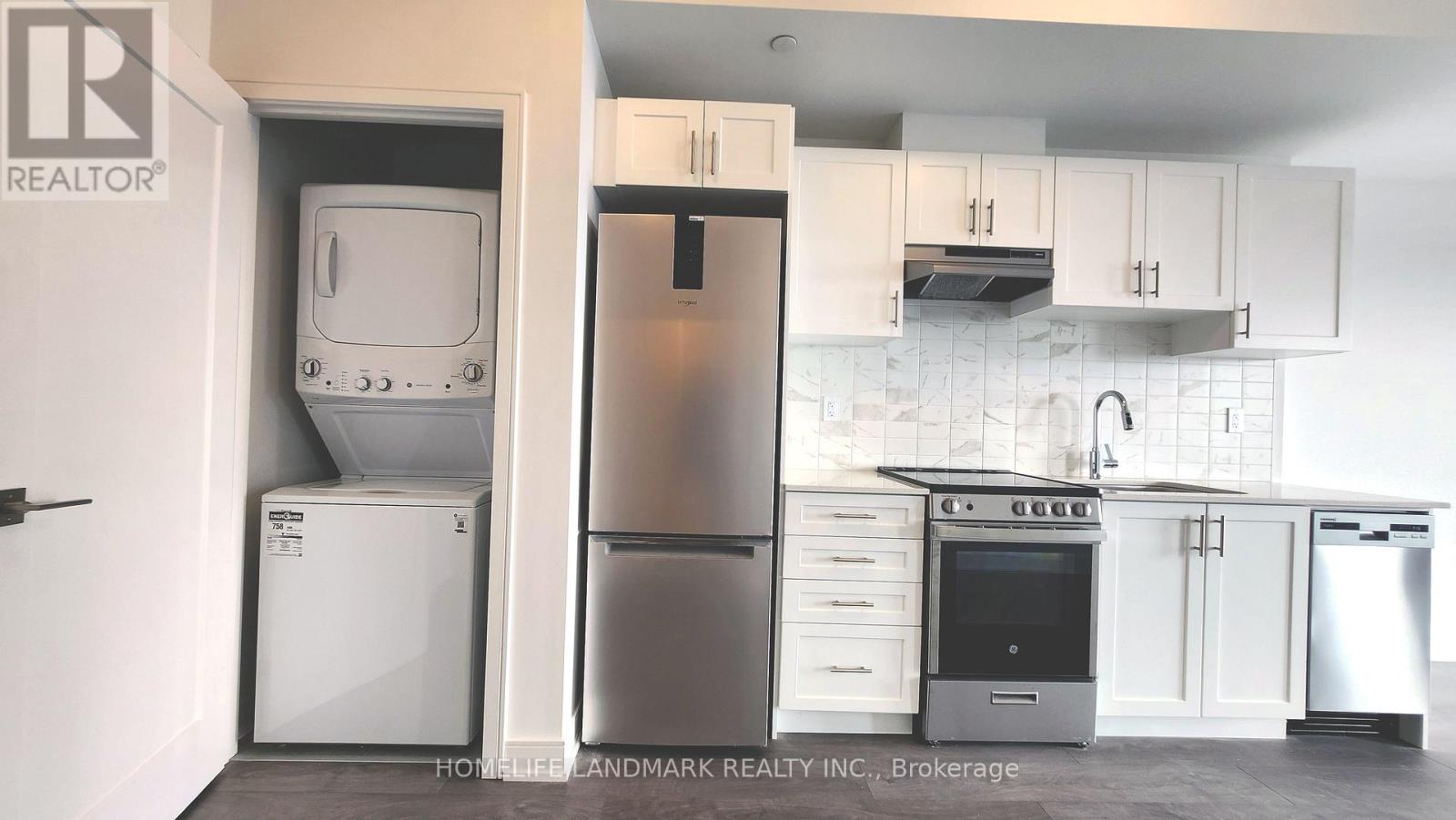 1006 - 715 Davis Drive, Newmarket, Ontario  L3Y 2R3 - Photo 5 - N12676596