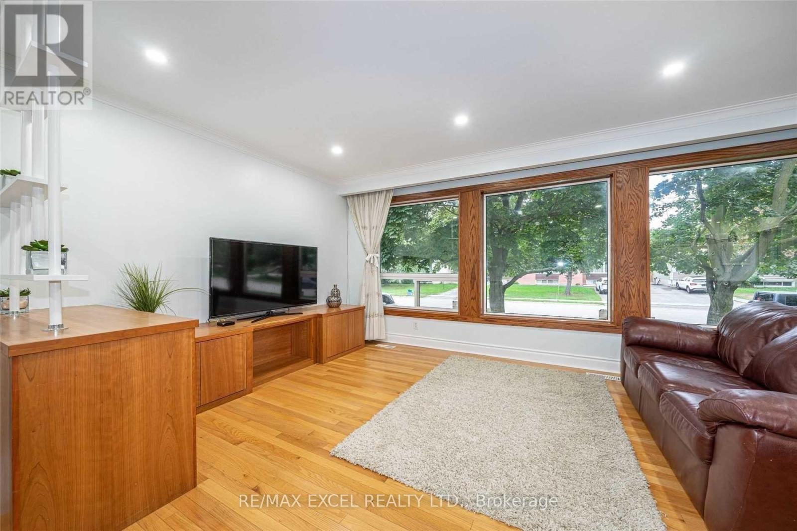 Main - 412 Balkan Road, Richmond Hill, Ontario  L4C 2P3 - Photo 4 - N12678504