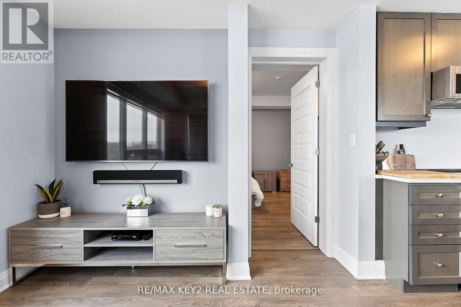 417 - 2 Adam Sellers Street, Markham, Ontario  L6B 1N2 - Photo 4 - N12678510