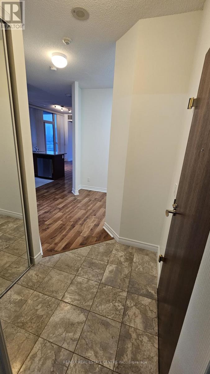 1616 - 339 Rathburn Road W, Mississauga, Ontario  L5B 0K6 - Photo 3 - W12678514