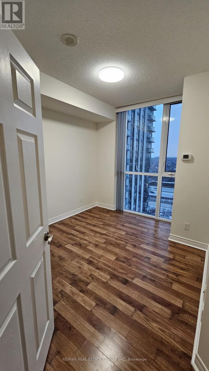 1616 - 339 Rathburn Road W, Mississauga, Ontario  L5B 0K6 - Photo 4 - W12678514