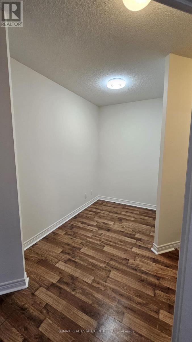 1616 - 339 Rathburn Road W, Mississauga, Ontario  L5B 0K6 - Photo 6 - W12678514