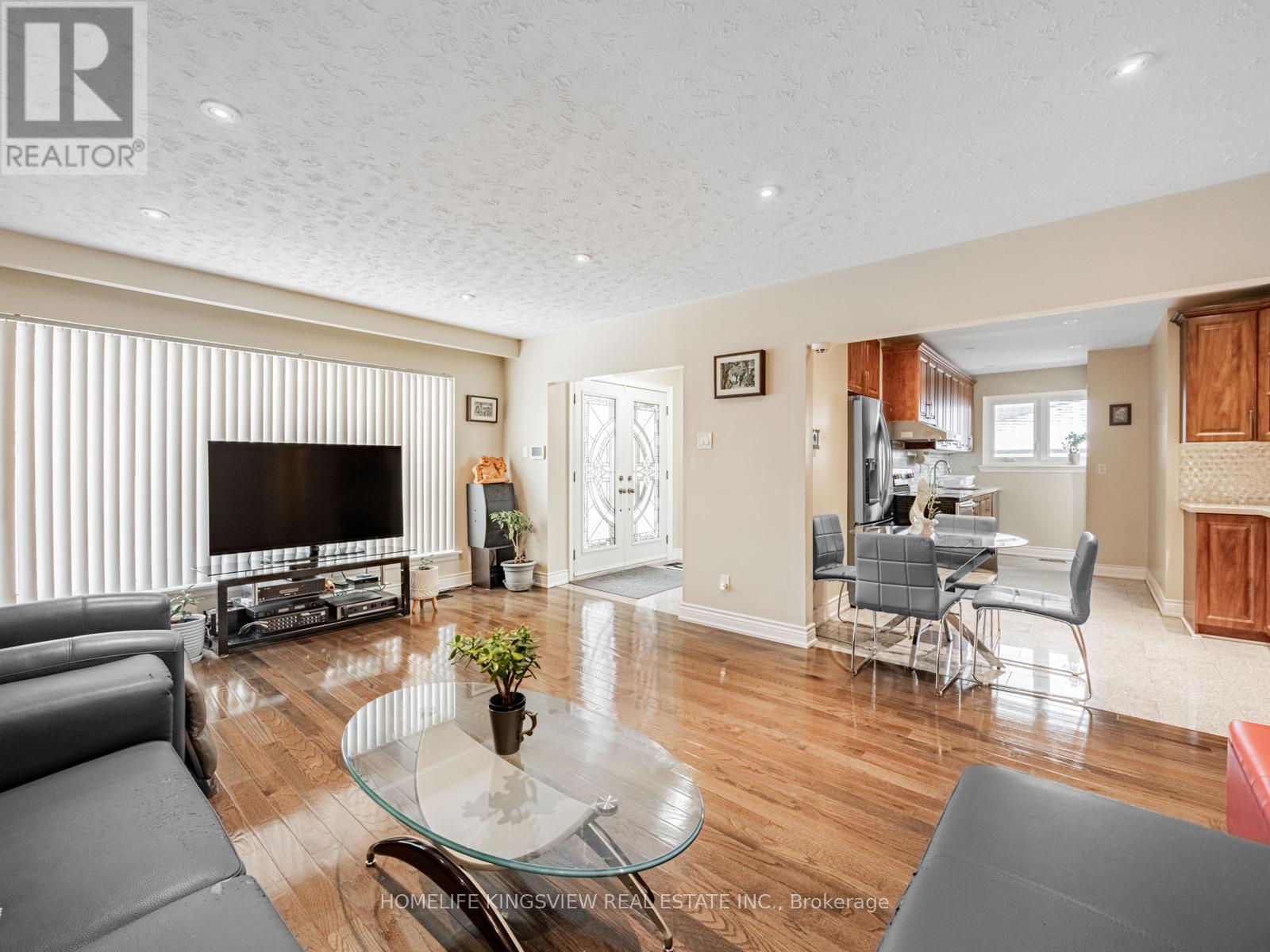 94 Silverstone Drive, Toronto, Ontario  M9V 3G5 - Photo 10 - W12678524