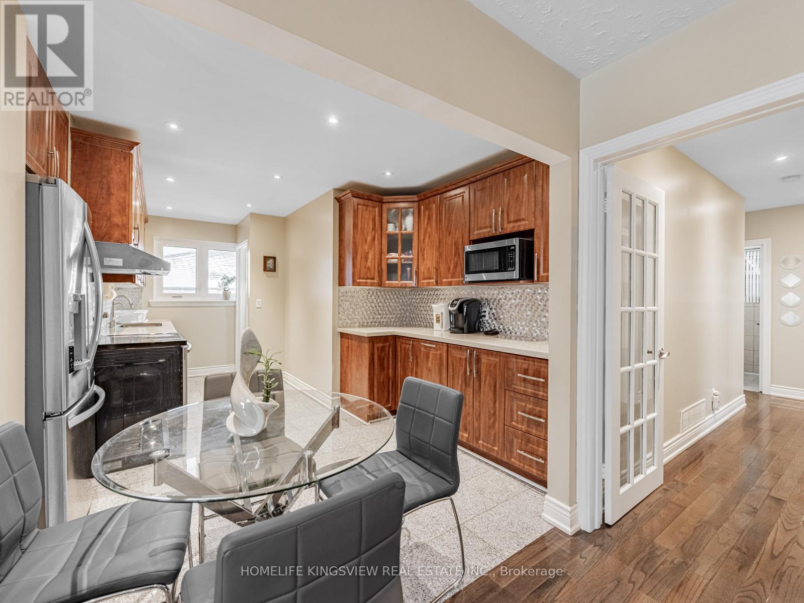 94 Silverstone Drive, Toronto, Ontario  M9V 3G5 - Photo 16 - W12678524