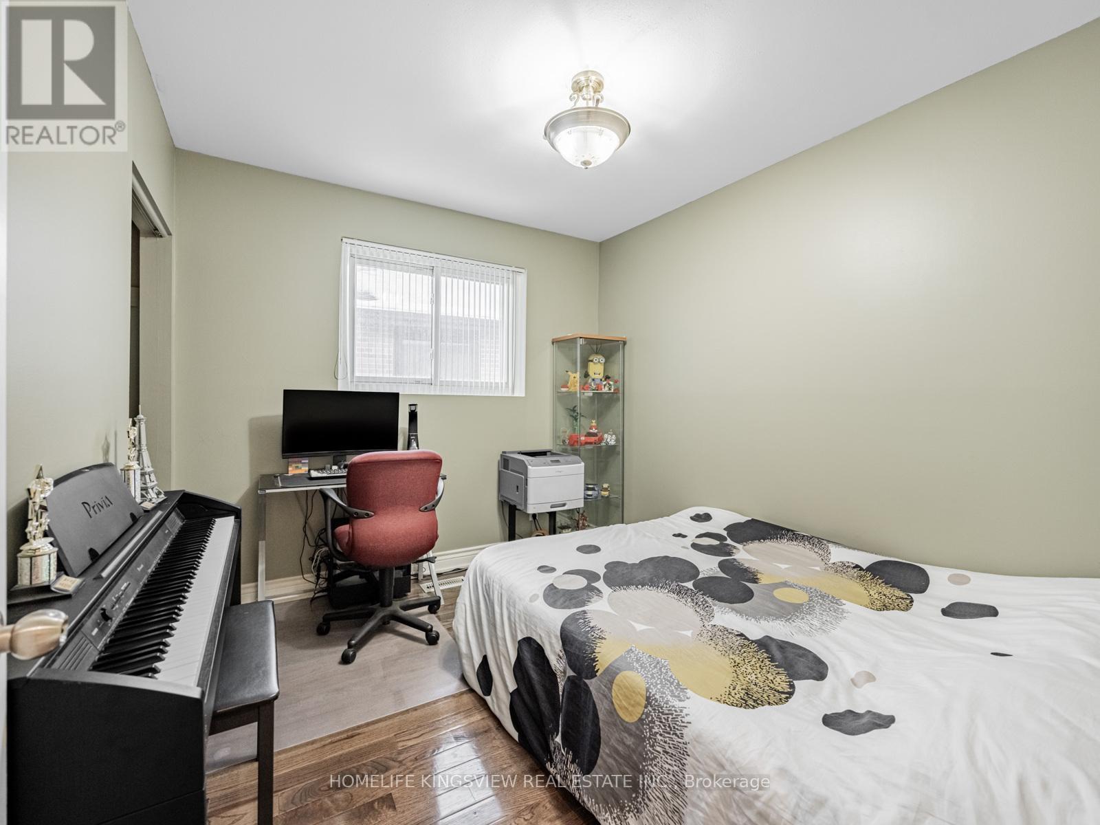 94 Silverstone Drive, Toronto, Ontario  M9V 3G5 - Photo 17 - W12678524