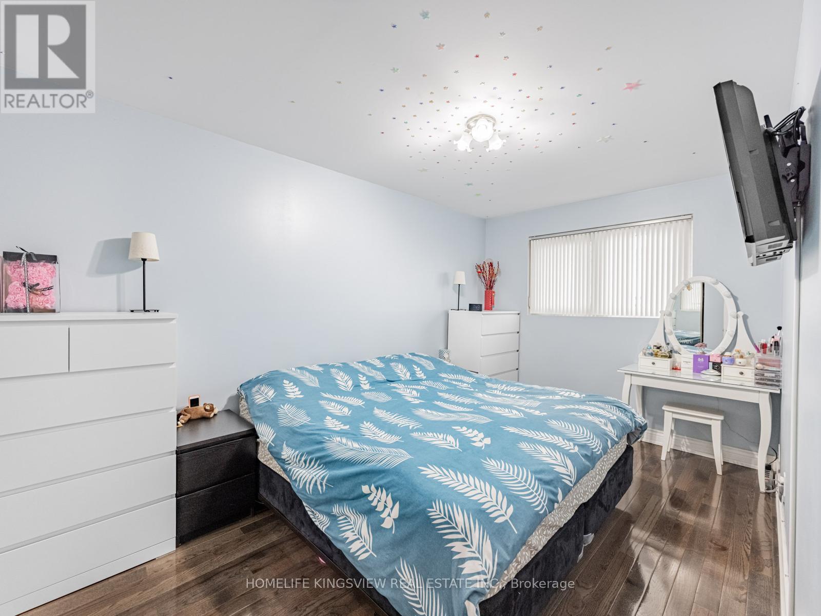 94 Silverstone Drive, Toronto, Ontario  M9V 3G5 - Photo 19 - W12678524