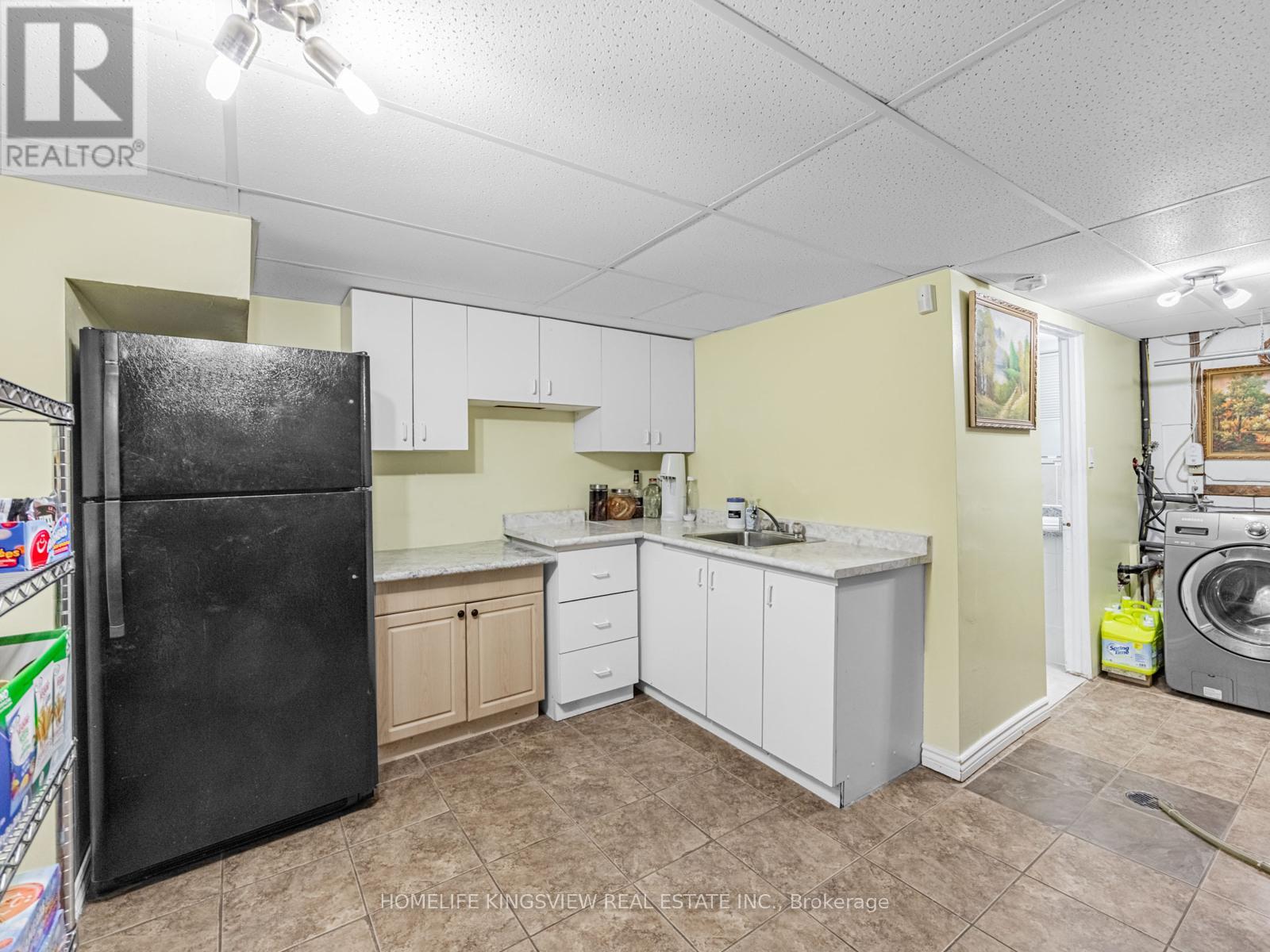 94 Silverstone Drive, Toronto, Ontario  M9V 3G5 - Photo 23 - W12678524