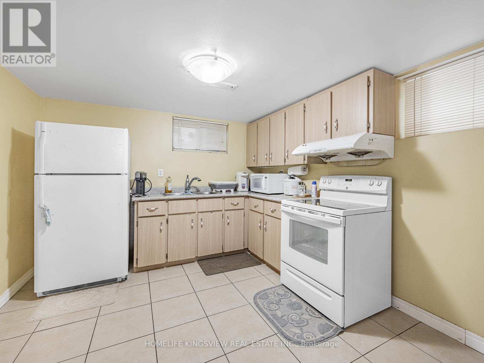 94 Silverstone Drive, Toronto, Ontario  M9V 3G5 - Photo 28 - W12678524