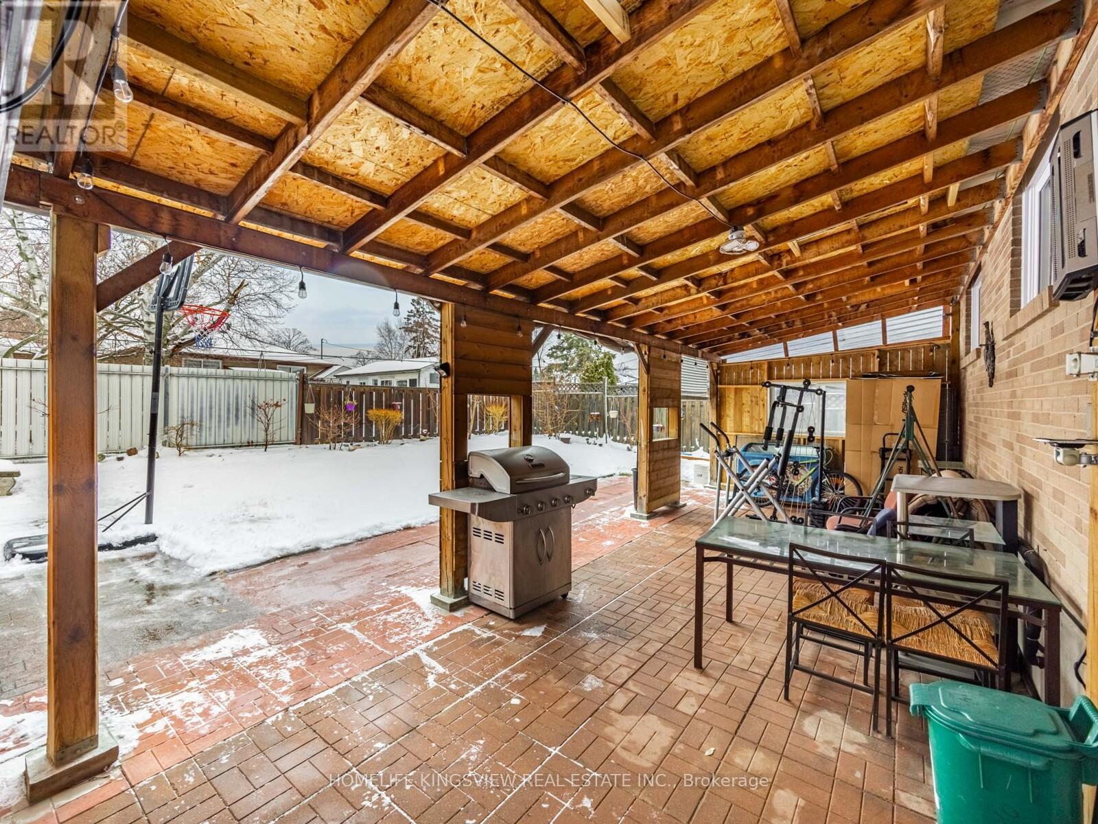 94 Silverstone Drive, Toronto, Ontario  M9V 3G5 - Photo 32 - W12678524