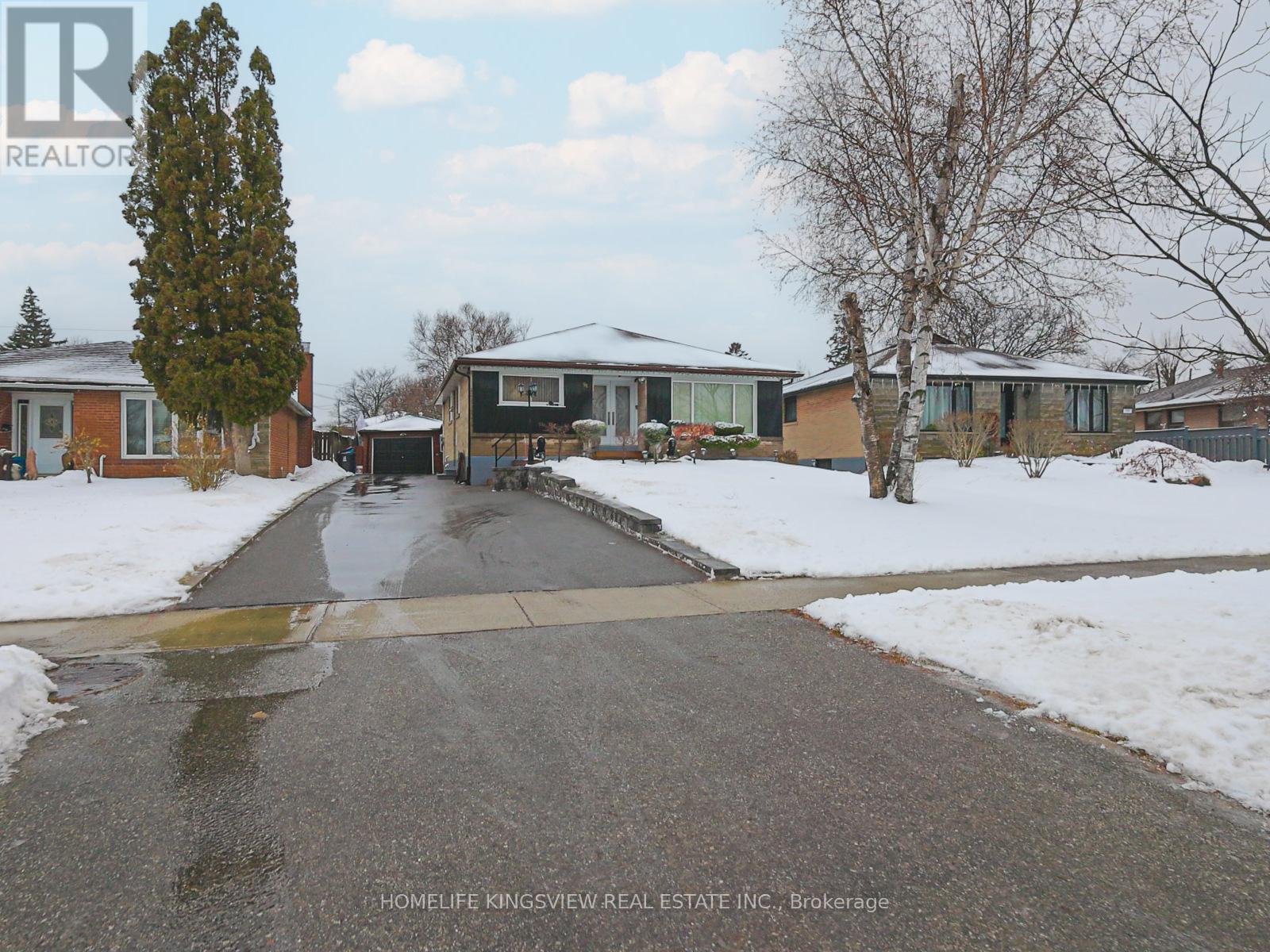 94 Silverstone Drive, Toronto, Ontario  M9V 3G5 - Photo 38 - W12678524